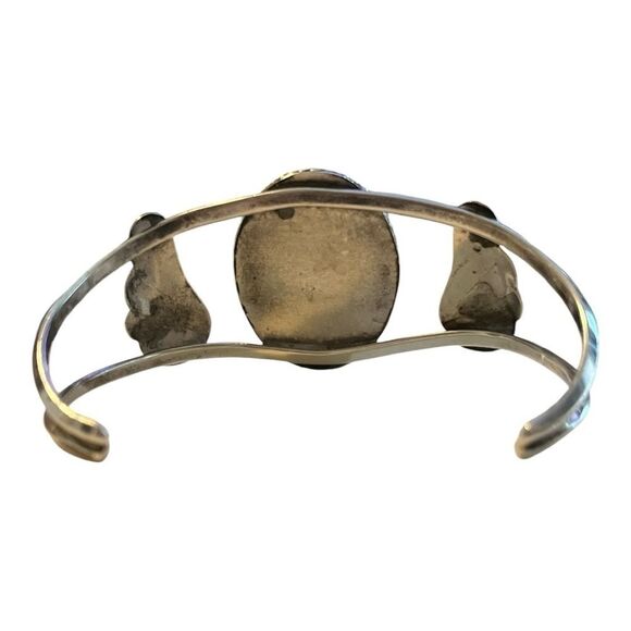 VINTAGE NATIVE AMERICAN ZUNI MOTHER OF PEARL SILVER BRACELET - Picture 4 of 4